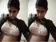 Paki Girl Shows Her Boobs